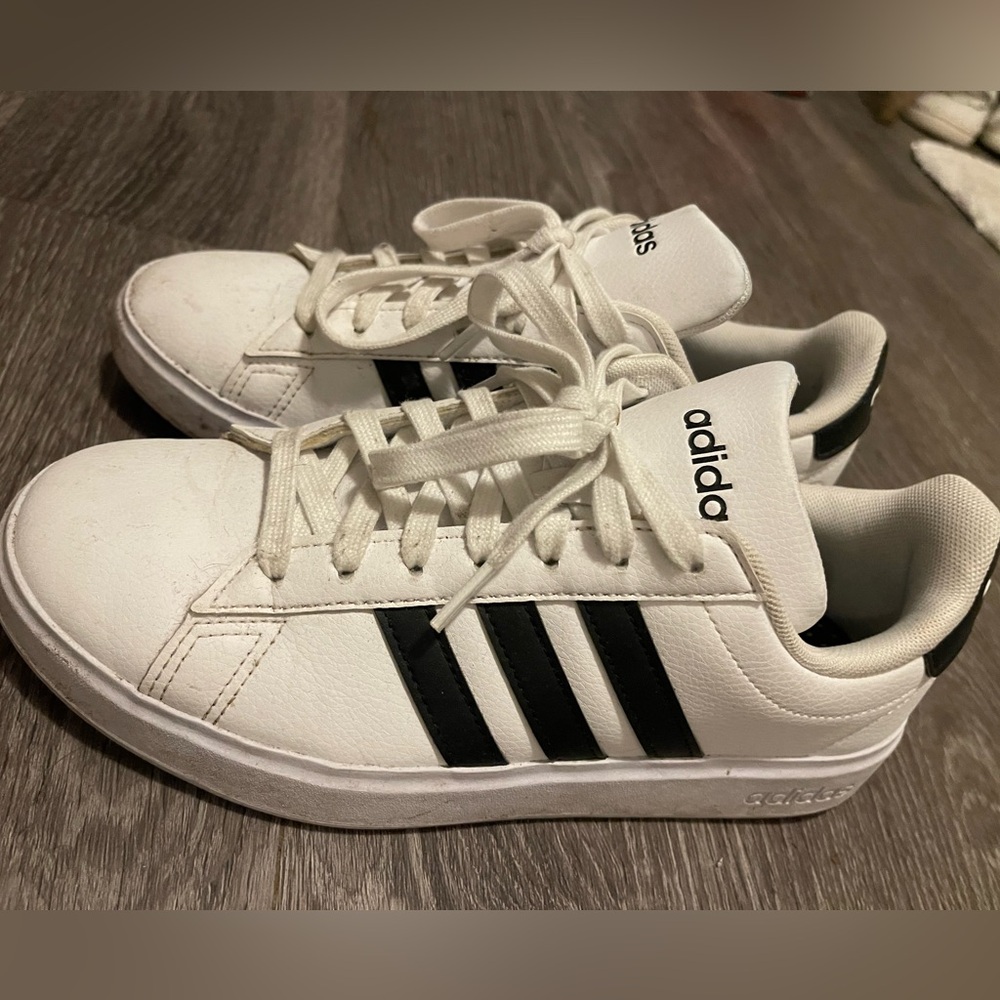 Adidas Sneakers